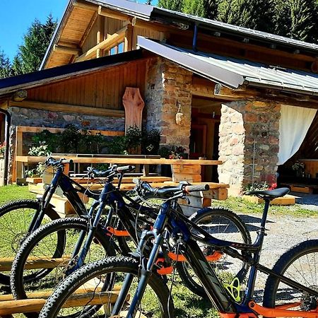 Chalet Chapeau Rar Castel Condino Exterior photo